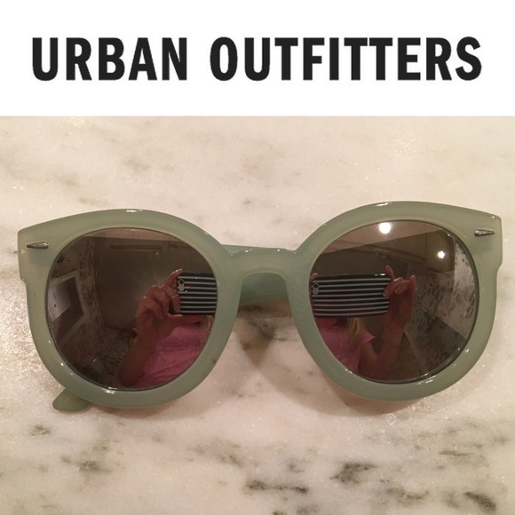Urban Outfitters Accessories - Urban Outfitters Mirrored Sunglasses